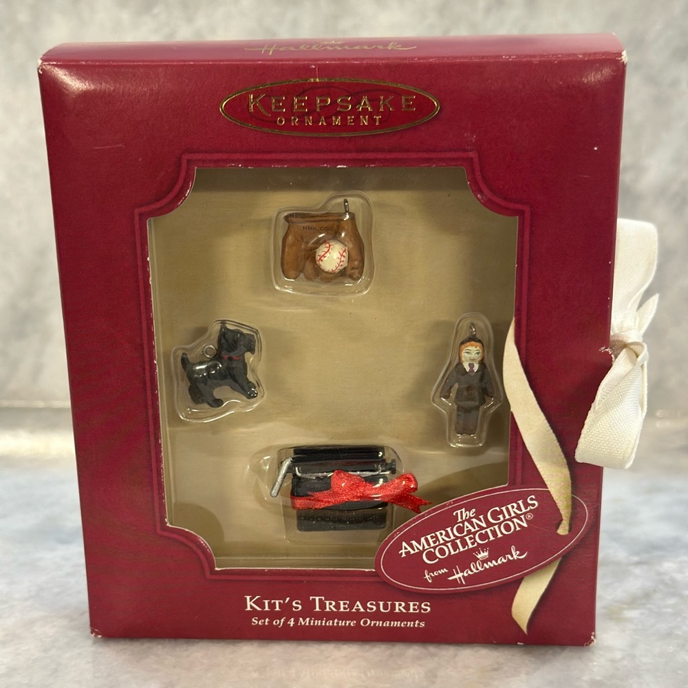 The American Girls Collection Hallmark Keepsake Ornament Set Kit's Treasures